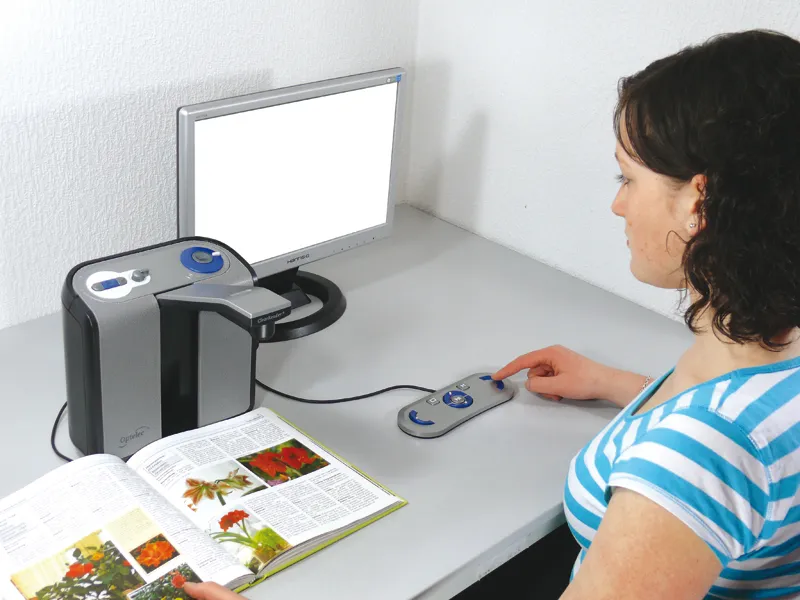 Person am ClearReader 4